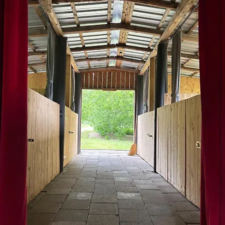 Kamp alanı Schlafen Im Heu - Familienabenteuer Mit Lagerfeuer & Sternenhimmel Burow (Mecklenburgische Seenplatte)